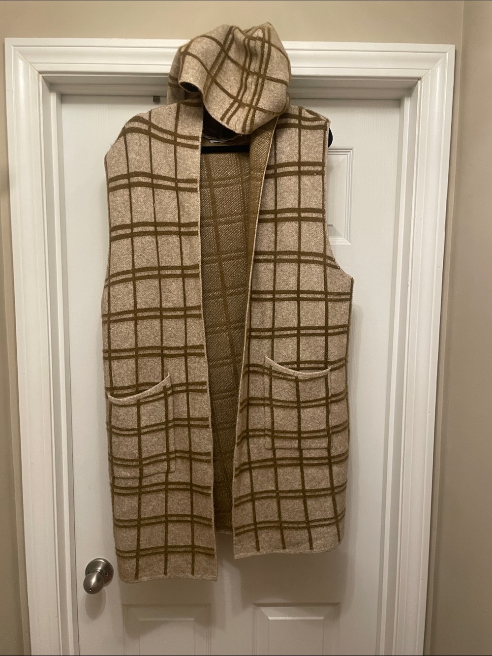 Sioni Hooded Windowpane Plaid Vest in Beige and Tan